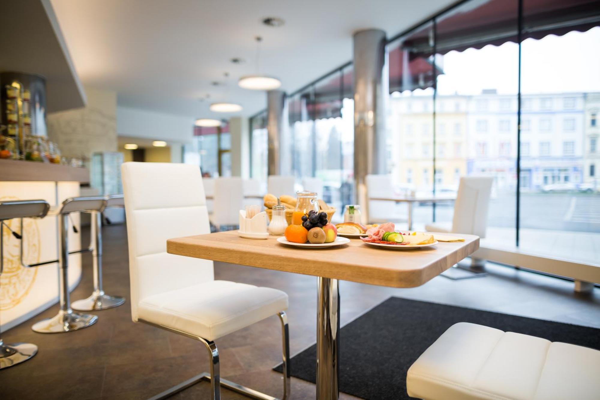 Hotel Koruna 오파바 외부 사진